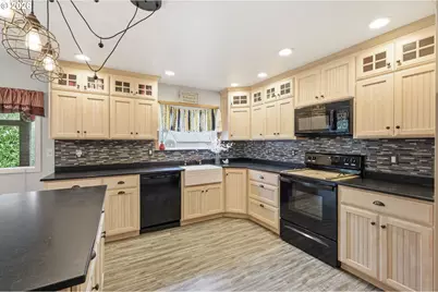 1140 Michigan Ave, Coos Bay, OR 97420 - Photo 9