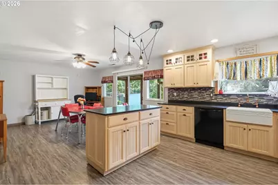 1140 Michigan Ave, Coos Bay, OR 97420 - Photo 11