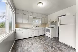 2665 35th St, Coos Bay, OR 97420 - Photo 9