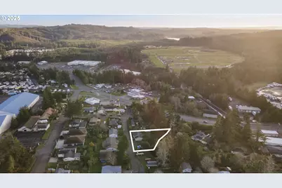 2665 35th St, Coos Bay, OR 97420 - Photo 27