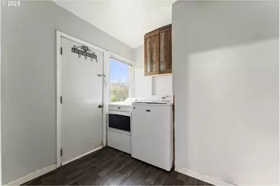 2665 35th St, Coos Bay, OR 97420 - Photo 11