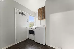 2665 35th St, Coos Bay, OR 97420 - Photo 11