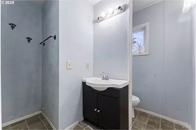 2665 35th St, Coos Bay, OR 97420 - Photo 13