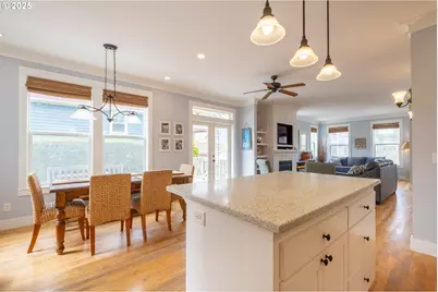 2518 SW Anemone Ave, Lincoln City, OR 97367 - Photo 7