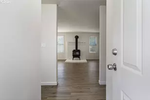 1602 NE Centurion Pl, Gresham, OR 97030 - Photo 9