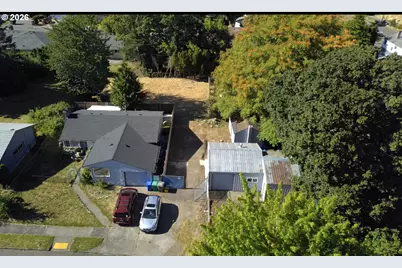 12041 NE Siskiyou St, Portland, OR 97220 - Photo 1