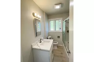 12041 NE Siskiyou St, Portland, OR 97220 - Photo 7