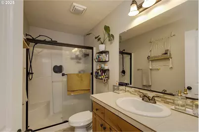 1026 E 15th St, Lafayette, OR 97127 - Photo 17