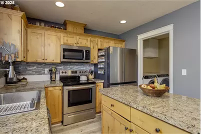 1026 E 15th St, Lafayette, OR 97127 - Photo 11