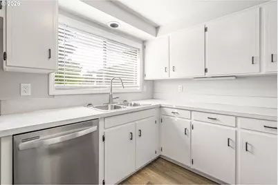 2713 E Walnut Ave, Newberg, OR 97132 - Photo 9