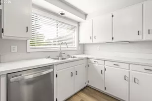 2713 E Walnut Ave, Newberg, OR 97132 - Photo 9