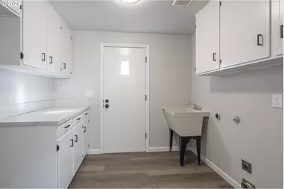 2713 E Walnut Ave, Newberg, OR 97132 - Photo 11