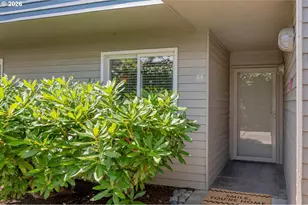113 N Hayden Bay Dr, Portland, OR 97217 - Photo 5