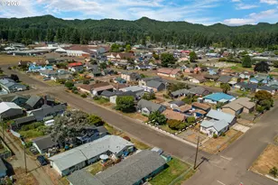 2021 Cedar Ave, Reedsport, OR 97467 - Photo 31