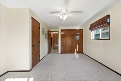 4094 5th St, Hubbard, OR 97032 - Photo 23