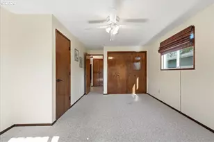 4094 5th St, Hubbard, OR 97032 - Photo 23