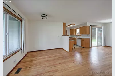 10608 NE Tillamook St, Portland, OR 97220 - Photo 7