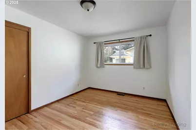 10608 NE Tillamook St, Portland, OR 97220 - Photo 23