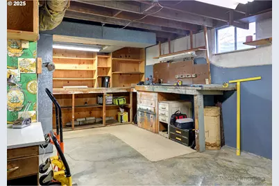 10608 NE Tillamook St, Portland, OR 97220 - Photo 27