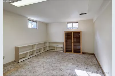 10608 NE Tillamook St, Portland, OR 97220 - Photo 25