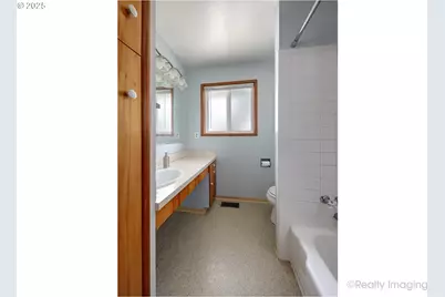 10608 NE Tillamook St, Portland, OR 97220 - Photo 21