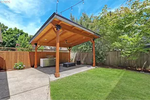3335 NE Holladay St, Portland, OR 97232 - Photo 33