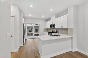 7527 NW Eleanor Ave, Portland, OR 97229 - Photo 3