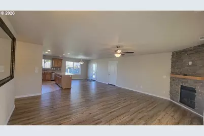 1570 W Basil St, Roseburg, OR 97471 - Photo 5