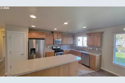 1570 W Basil St, Roseburg, OR 97471 - Photo 7