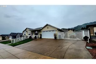 1570 West Basil Street, Roseburg, OR 97471 - Photo 3