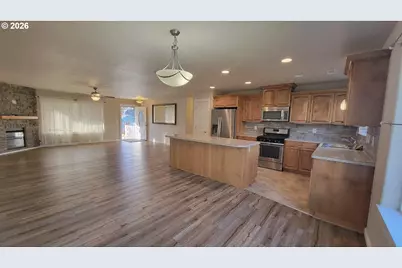 1570 W Basil St, Roseburg, OR 97471 - Photo 11