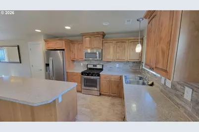 1570 W Basil St, Roseburg, OR 97471 - Photo 9