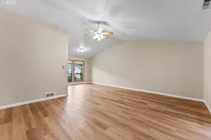 2245 NW Cabrillo Ct, Roseburg, OR 97471 - Photo 7