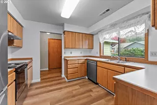 2245 NW Cabrillo Ct, Roseburg, OR 97471 - Photo 9