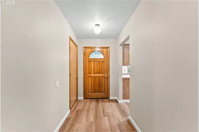 2245 NW Cabrillo Ct, Roseburg, OR 97471 - Photo 5