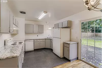 2237 SE 189th Ave, Portland, OR 97233 - Photo 11