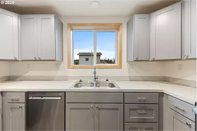 683 St Charles St, Eugene, OR 97402 - Photo 7