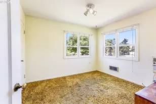 814 W 11th St, The Dalles, OR 97058 - Photo 9