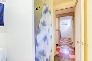 814 W 11th St, The Dalles, OR 97058 - Photo 39