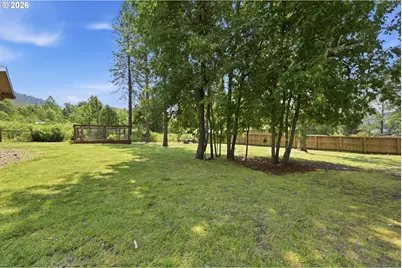 105 E 6th St, Lowell, OR 97452 - Photo 19