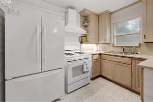 2309 SE 135th Ave, Portland, OR 97233 - Photo 9