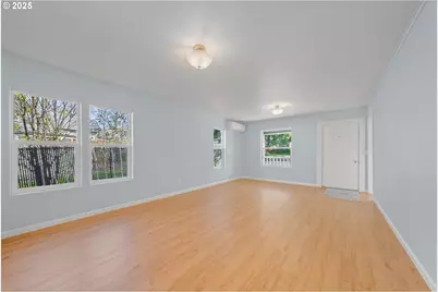 1530 SE Hamilton St, Roseburg, OR 97470 - Photo 9