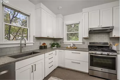 138 NE 18th Ave, Portland, OR 97232 - Photo 13