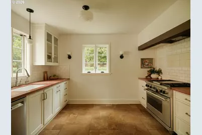 11108 S Collina Ave, Portland, OR 97219 - Photo 9
