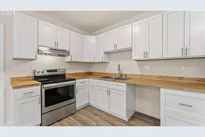 421 Golden Ave, Coos Bay, OR 97420 - Photo 11