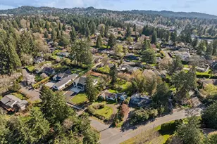 3410 SW Underwood Dr, Portland, OR 97225 - Photo 29