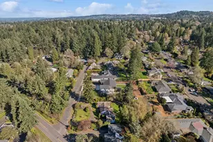 3410 SW Underwood Dr, Portland, OR 97225 - Photo 31