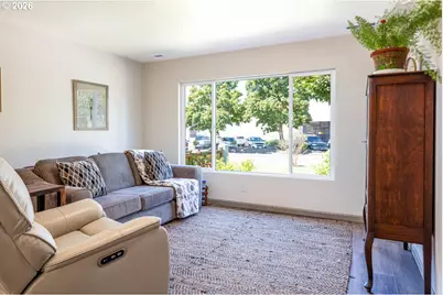 1883 7th St, Springfield, OR 97477 - Photo 5