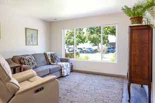 1883 7th St, Springfield, OR 97477 - Photo 5