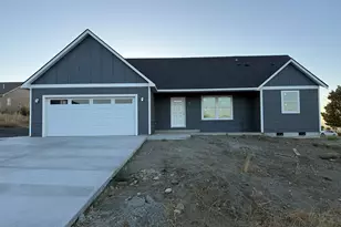 110 Truman Ave, Umatilla, OR 97882 - Photo 1